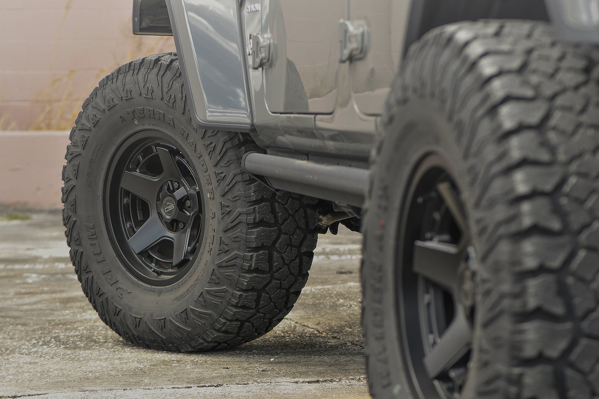 Atlas | Satin Black