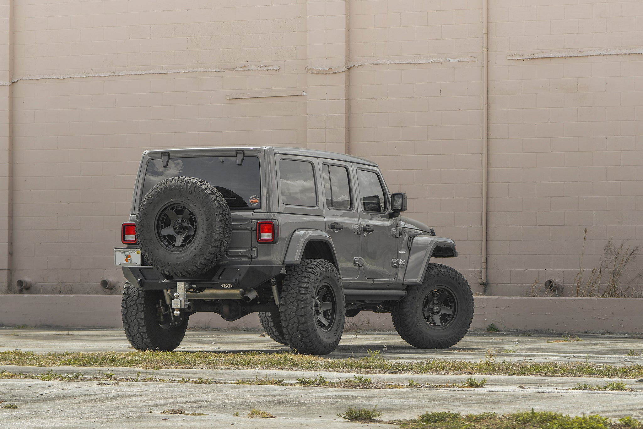 Atlas | Satin Black
