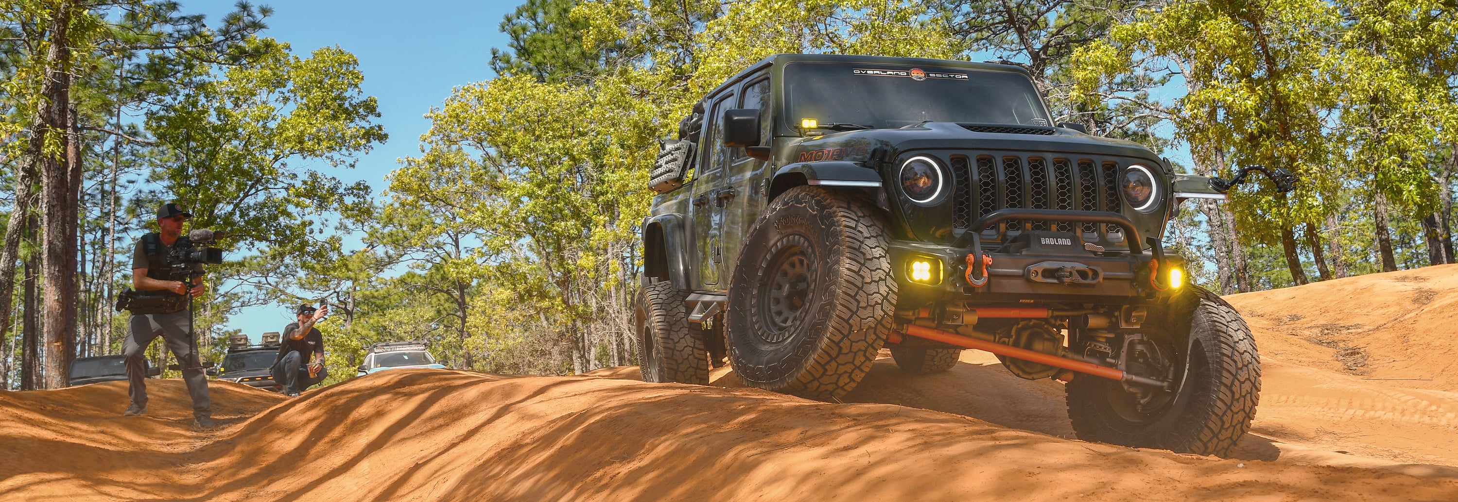 overland sector wheels jeep gladiator mojave off-roading suspension flexing clay dirt trail venture wheels