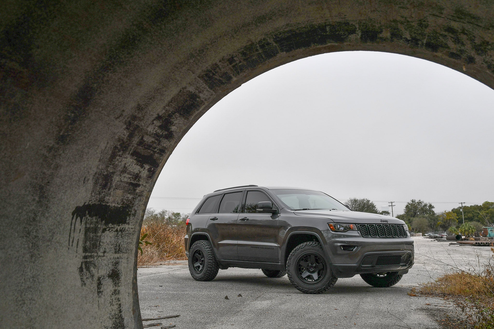 overland sector wheels jeep grand cherokee on 17x9 satin black atlas wheels