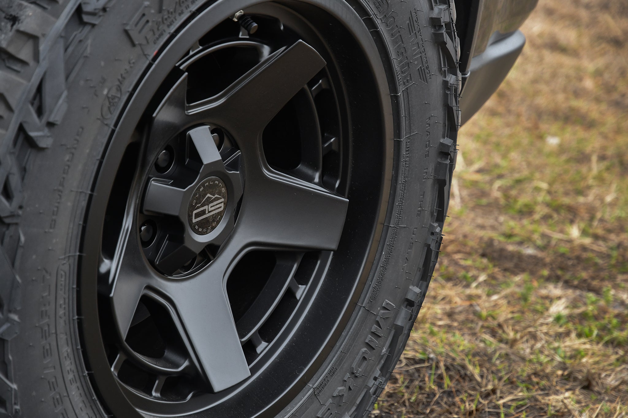 overland sector wheels jeep grand cherokee on 17x9 satin black atlas wheels in the country
