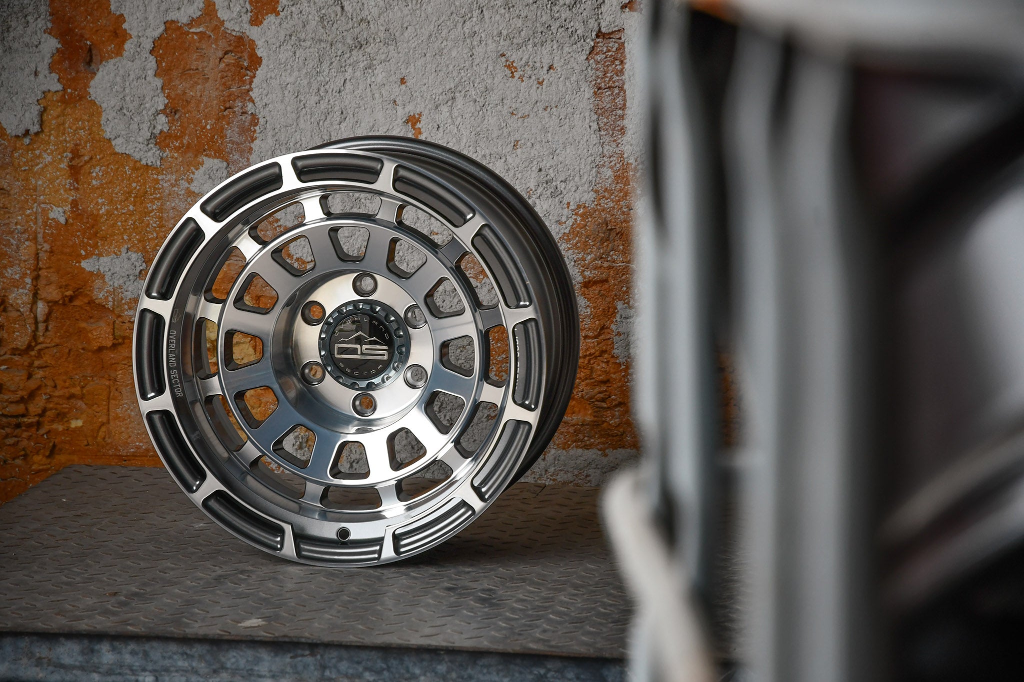 overland sector badlander gloss gunmetal machined face