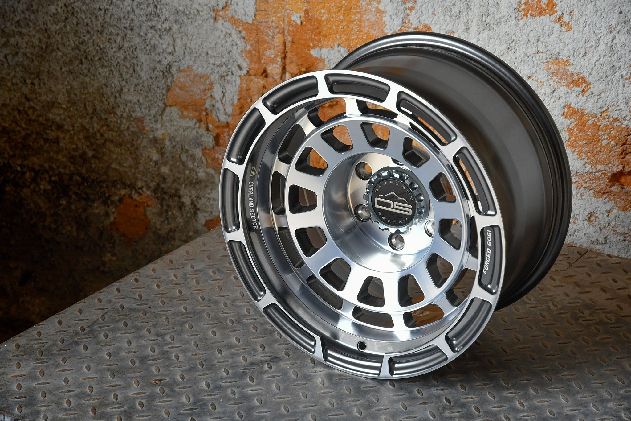 overland sector badlander gloss gunmetal machined face