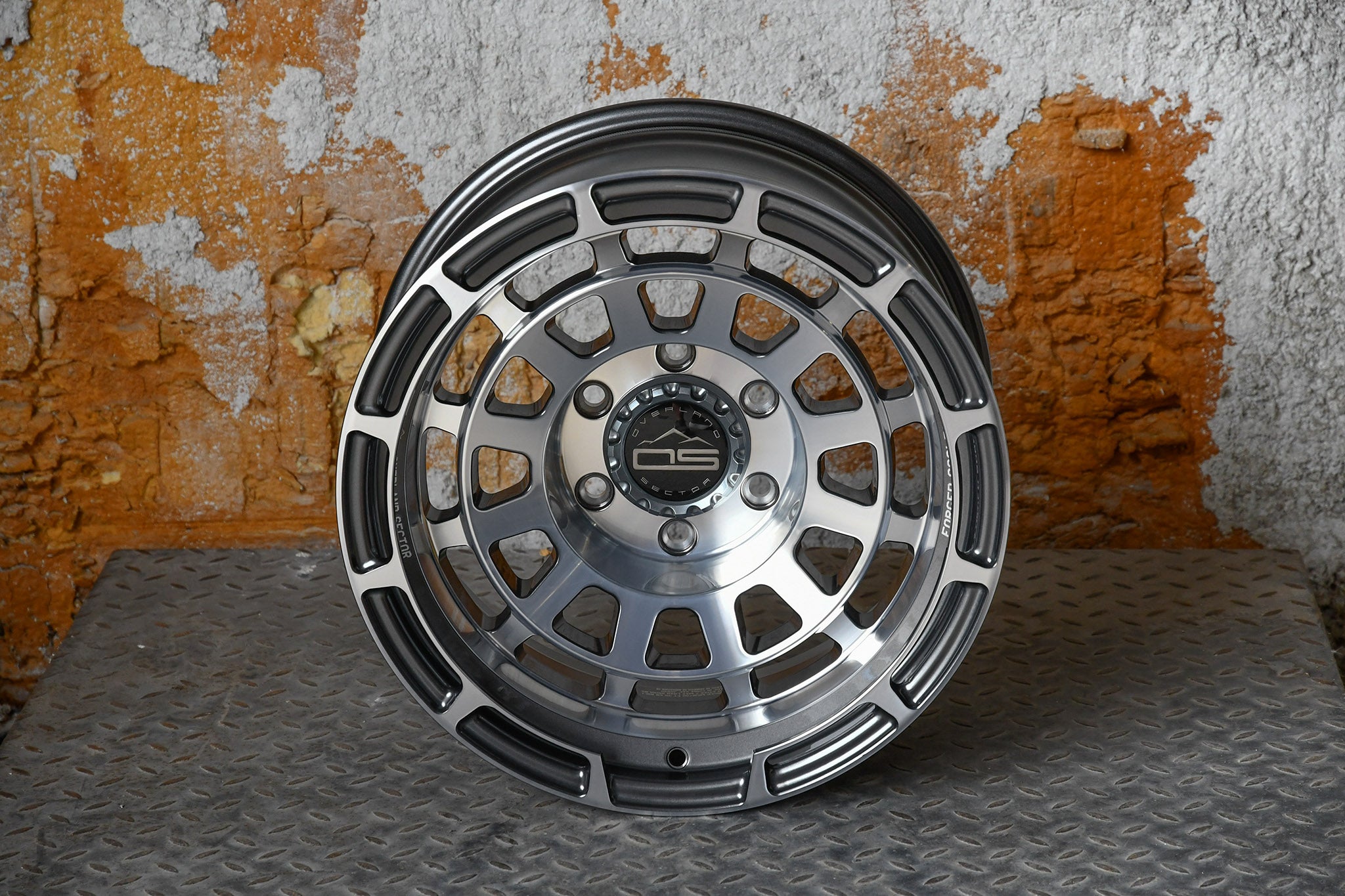 overland sector badlander gloss gunmetal machined face