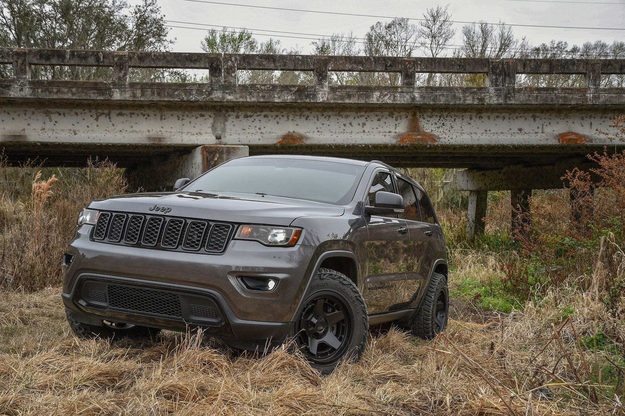 overland sector wheels jeep grand cherokee on 17x9 satin black atlas wheels in the country